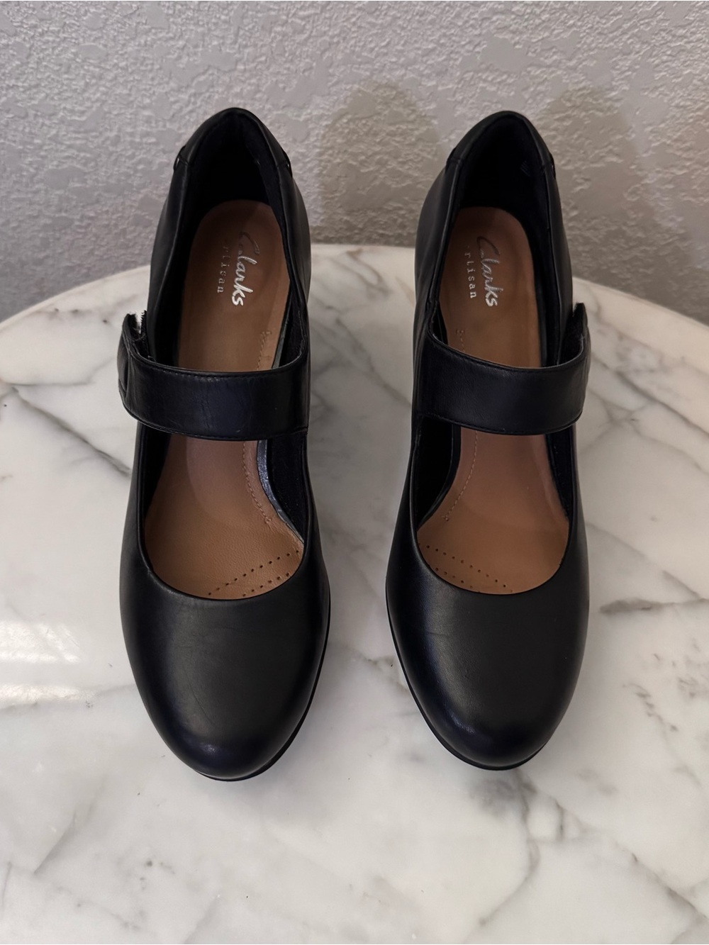 Clarks Artisan Leather Emme Mary Jane Velcro strap 7.5 beautiful 2.5 comfy heel - Picture 4 of 10